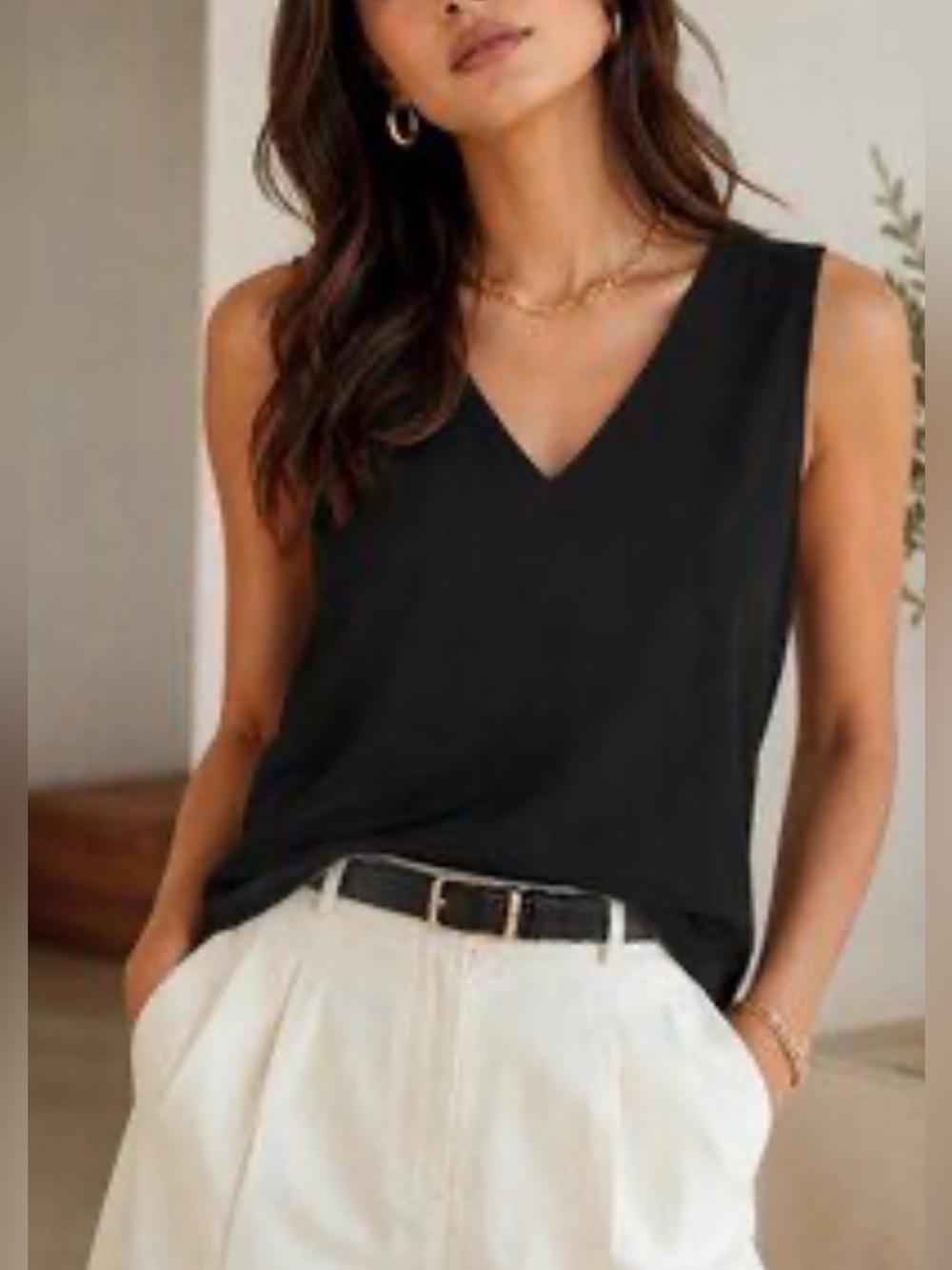 Babaton Black V-Neck Sleeveless Tank Top